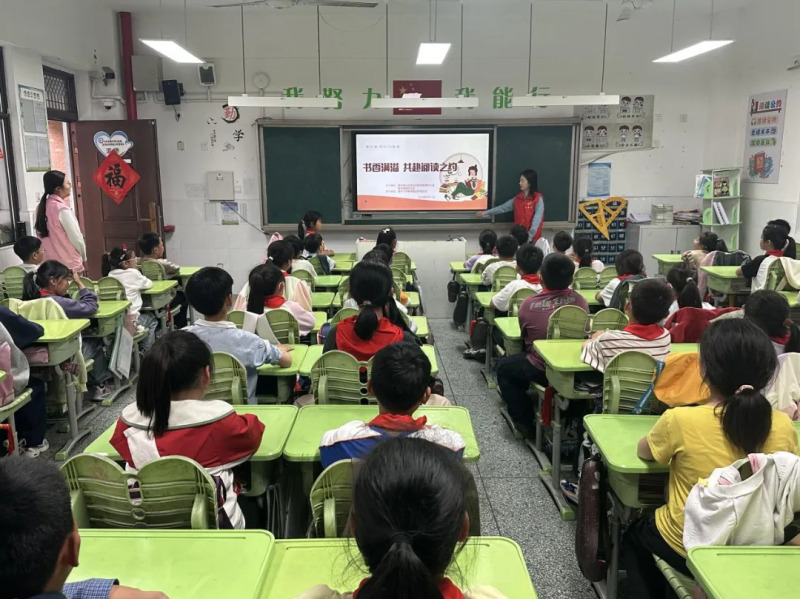 泰兴市黄桥镇南街社区妇联：书香满溢 共筑希望