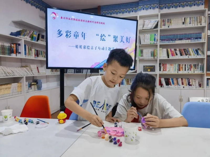 “蝶变”家教伴我“行” | 泰兴市延令街道府前社区妇联开展娃娃彩绘亲子互动活动