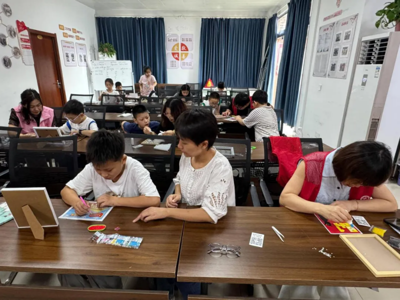 泰兴市黄桥镇北街社区：童心绘就强军梦 红色基因代代传
