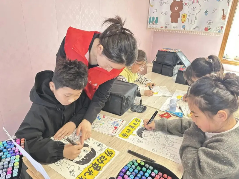 泰兴市分界镇妇联：致敬劳动者 关爱在身边