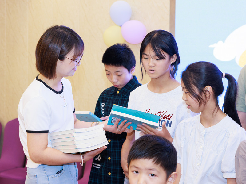 20260605104923H3Y00G9A.jpg 书香传爱1.jpg