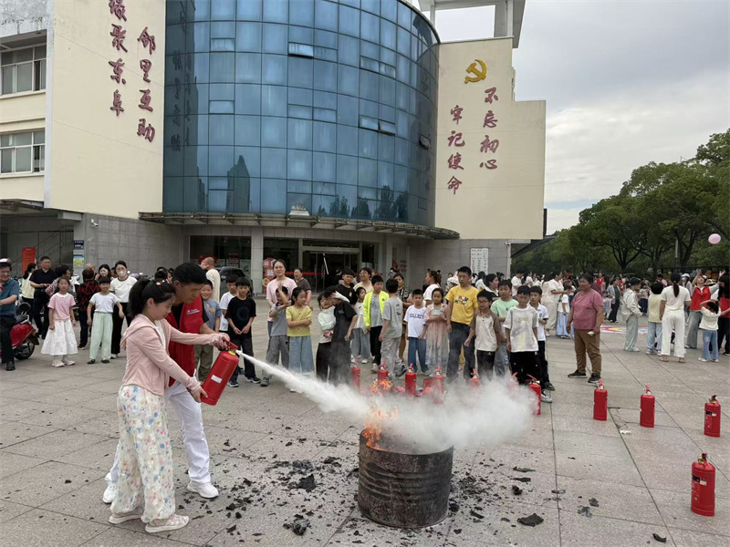 从“心”出发 用爱浇灌，这里童心飞扬骄阳似火